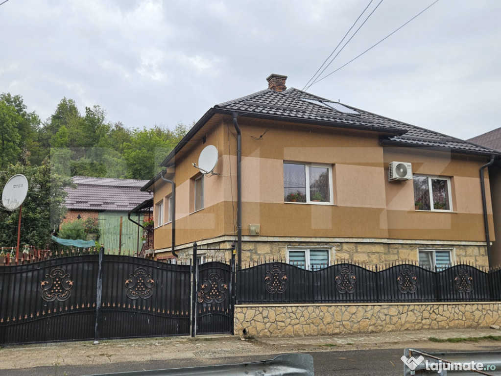 Casa, gospodarie, cu teren de 1600 mp, gata de locuit, la 30
