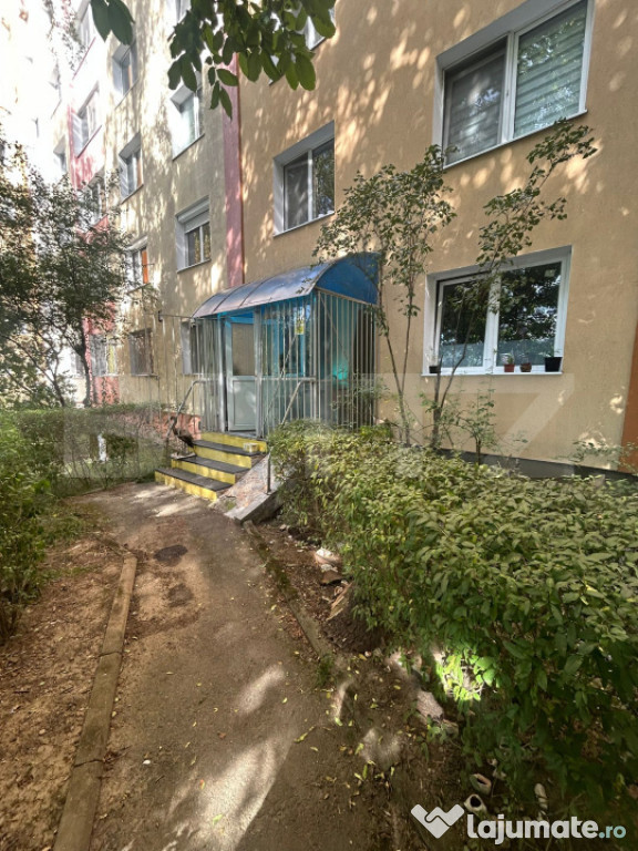 Apartament 3 camere, 68 mp, zona Vlahuta