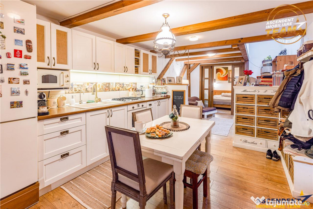 TUR LIVE! Apartament in vila, compozitie particulara, Ultrac