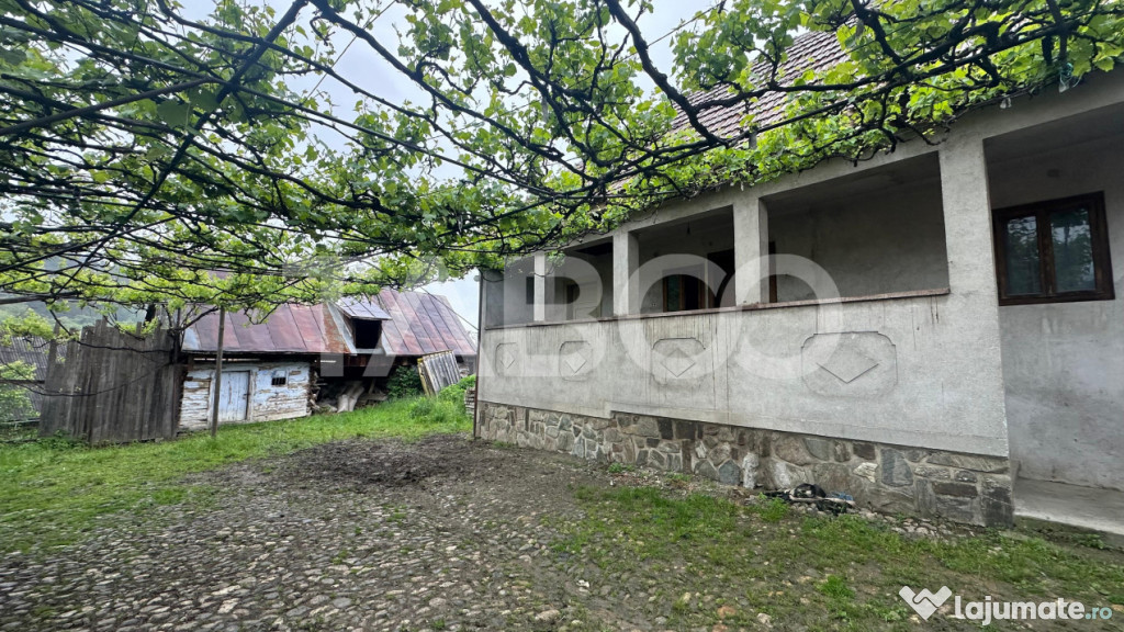 Casa teren liber 300 mp de vanzare individuala cu Rasinari