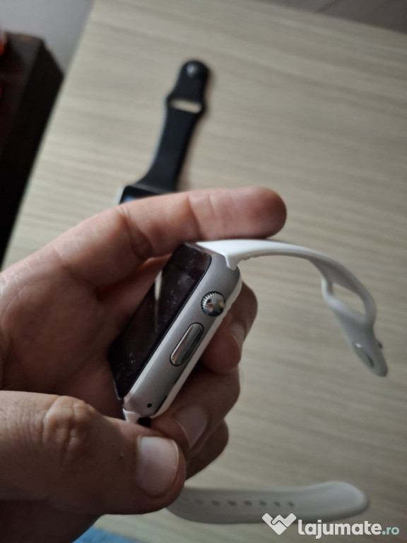 2 ceasuri smartwatch