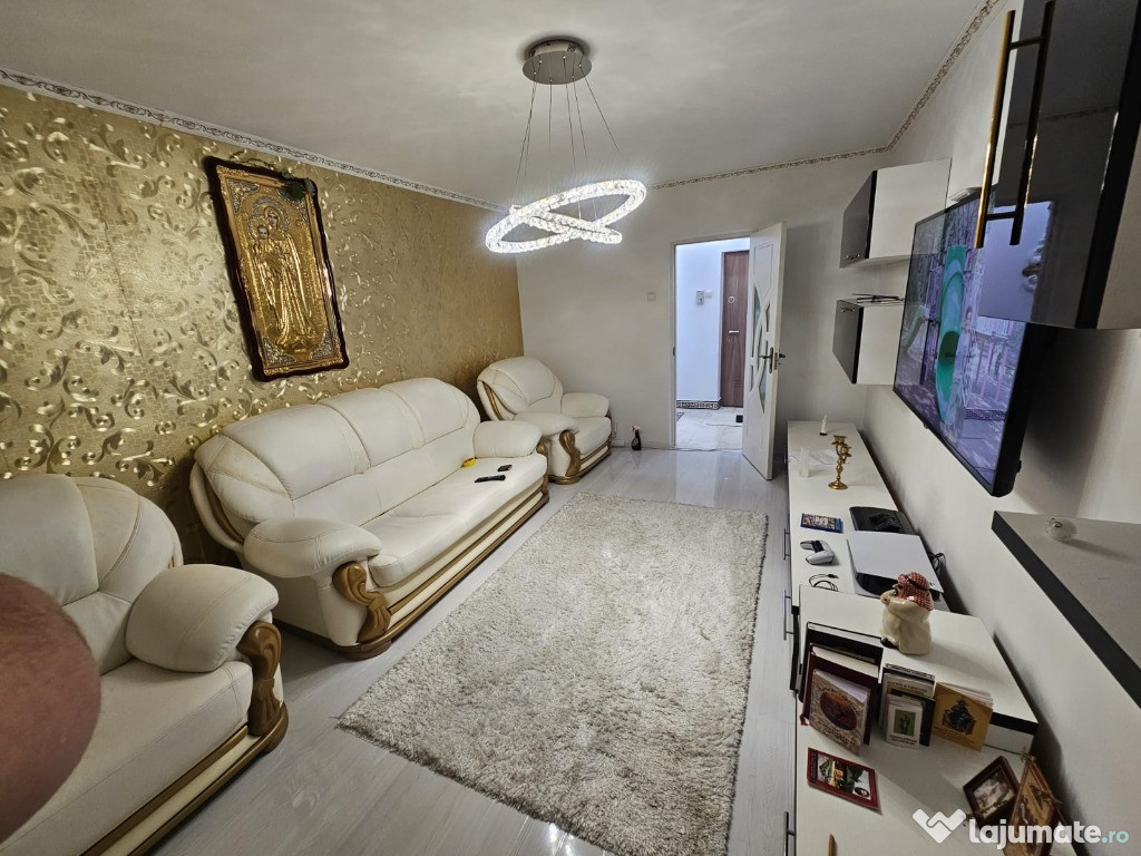 Vand apartament cu 2 camere decomandat