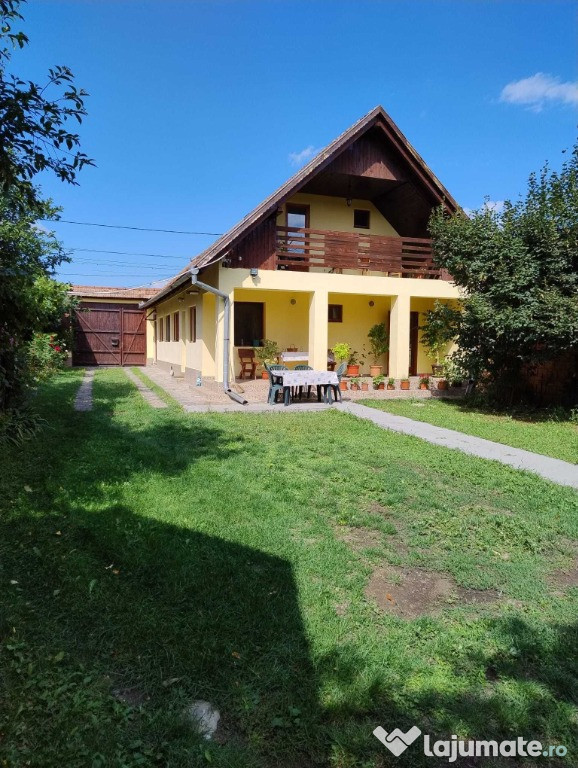 Vând casă în Petrești Alba