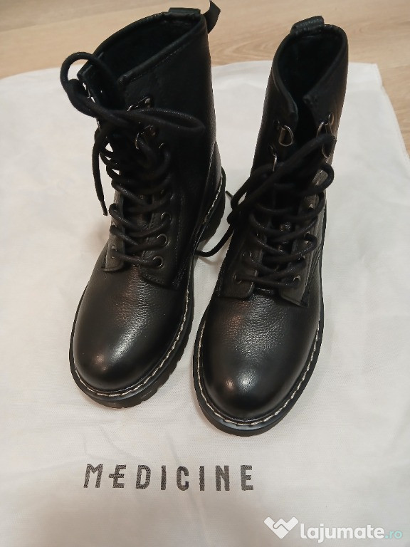 Ghete de dama din piele Medicine
