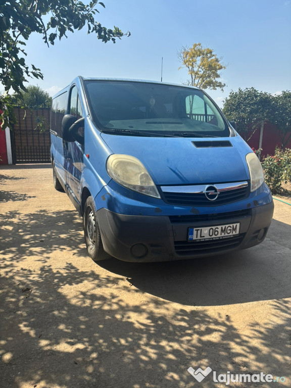 Opel Vivaro 8+1 locuri | 2009 | 236782 km | Stare excelentă