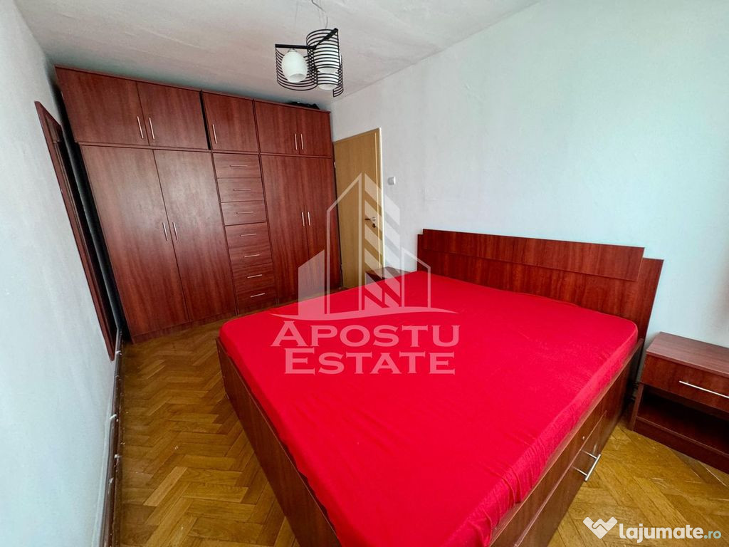 Apartament cu 3 camere, decomandat, centrala proprie, zon...