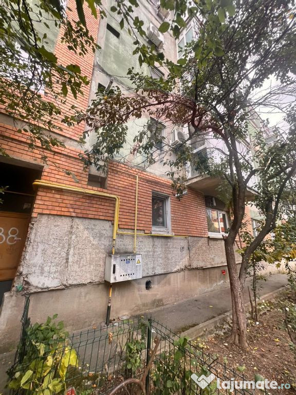 Apartament cu 2 camere de vânzare în zona Rovine