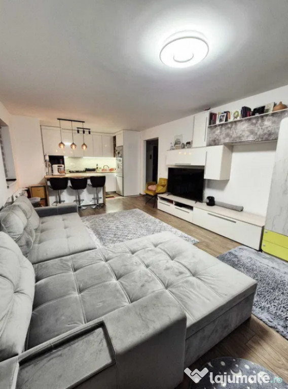 Apartament 2 camere, open space - zona Tractorul