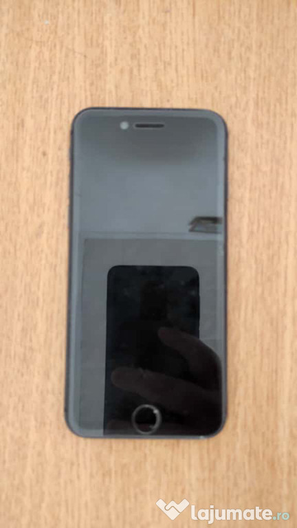 Vând iPhone 8 Sănătatea bateriei este de 83%
