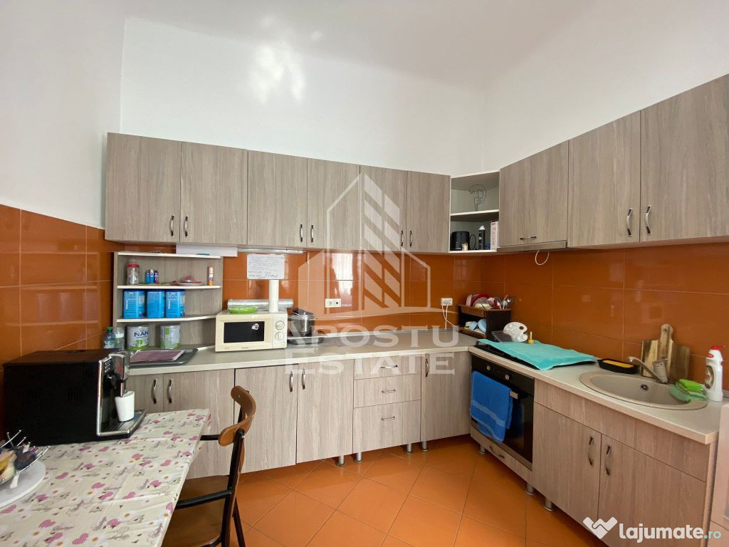 Casa partial mobilata, 10 camere, zona Lunei