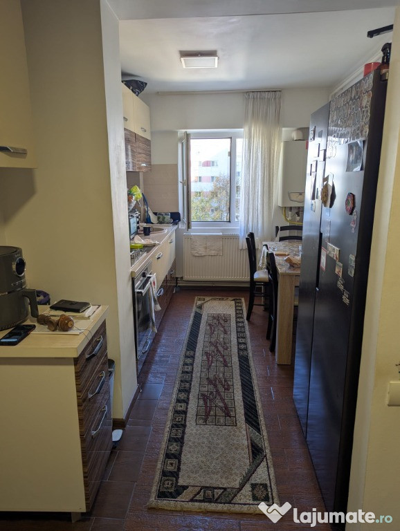 Vând apartament 3 camere