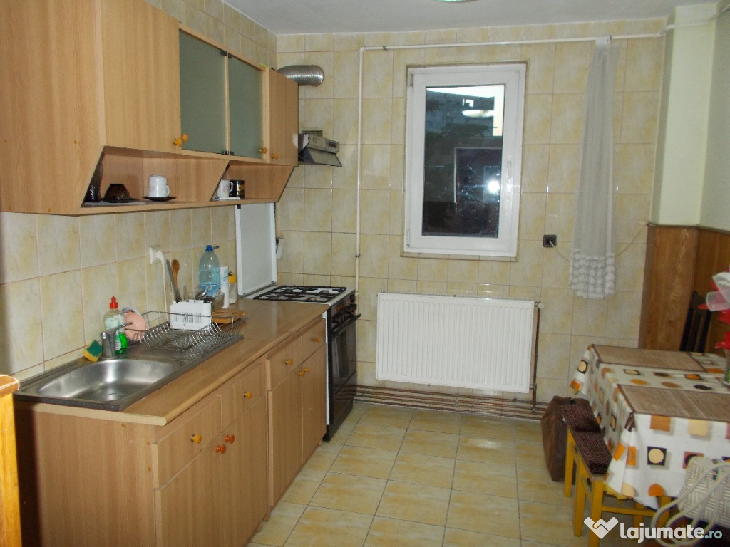 Apartament cu doua camere de închiriat