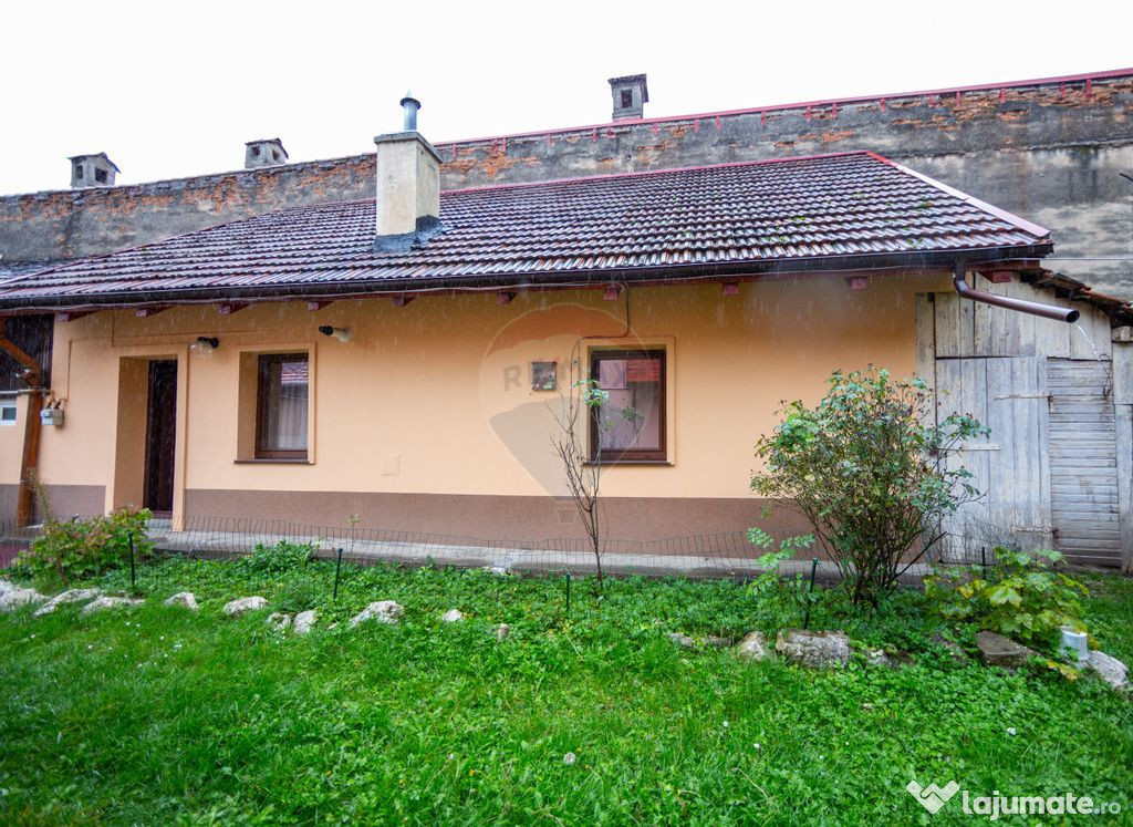 Casă individuală cochetă, 1 dormitor, renovată, Str. ...