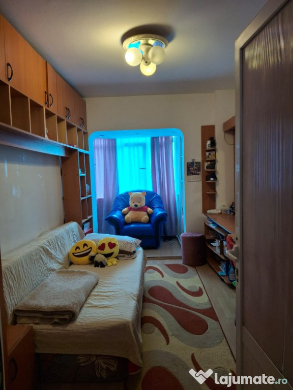 Apartament 3 camere decomandat, et. 3 cu lift, Pacurari