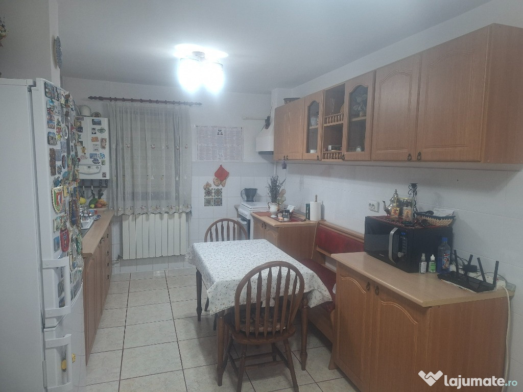 Apartament 3 camere decomadate