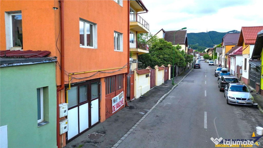 FILM! Stradal imobil, pe doua camere garaj propriu, Centra