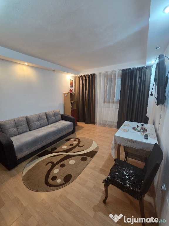 Inchiriez apartament 2 camere Micro 20