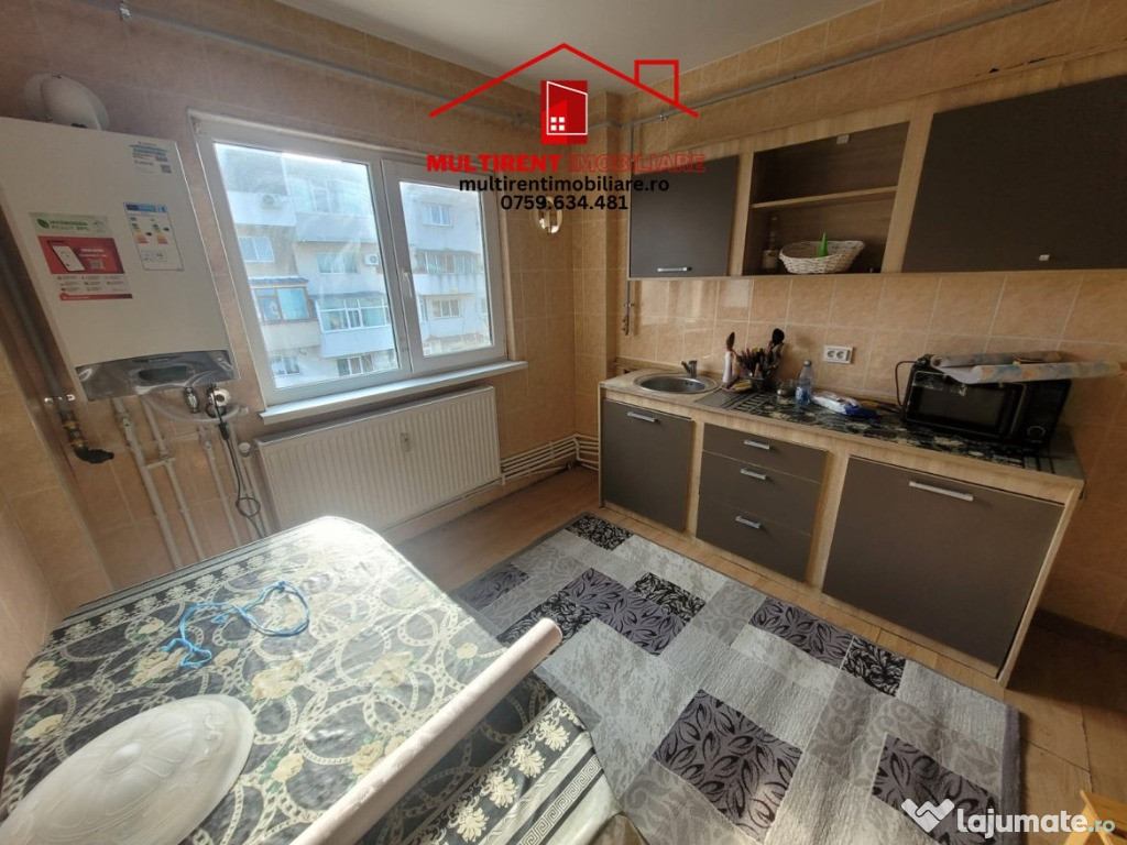 De inchiriat- Apartament 3 camere str.Victoriei !