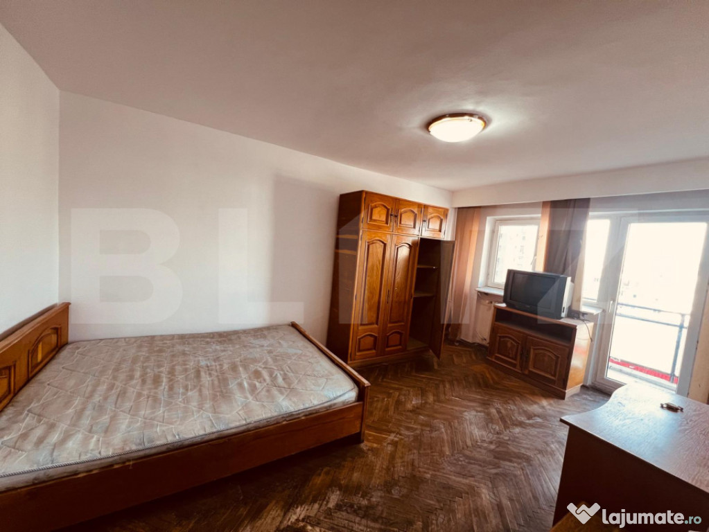 Apartament 3 camere, Bulevardul 1 Mai, zona Sara