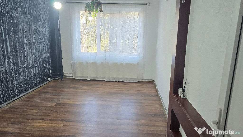 Inchiriez spatiu comercial in Deva, zona A. Iancu (Catedrala), etaj 1,