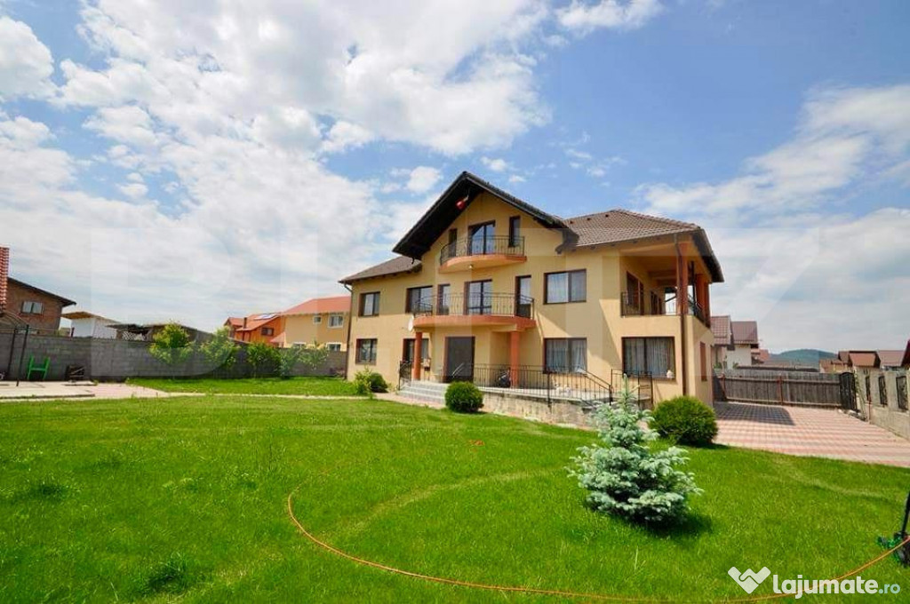 Vilă eleganta Sânpetru / Curte generoasă