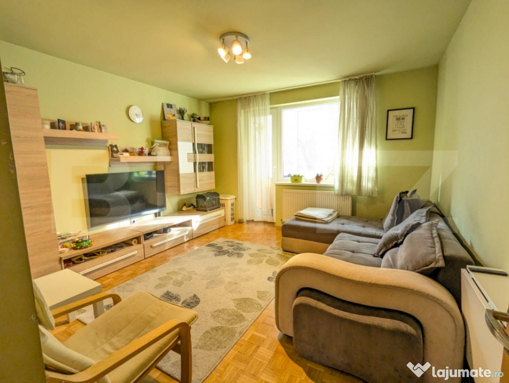 Apartament 3 camere decomandate, etaj 1, cu garaj, zona Merc