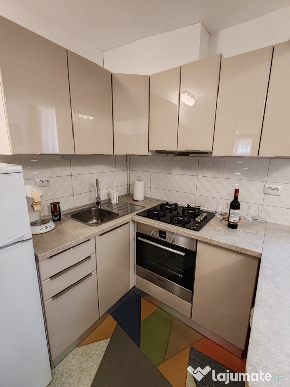 Inchiriez apartament