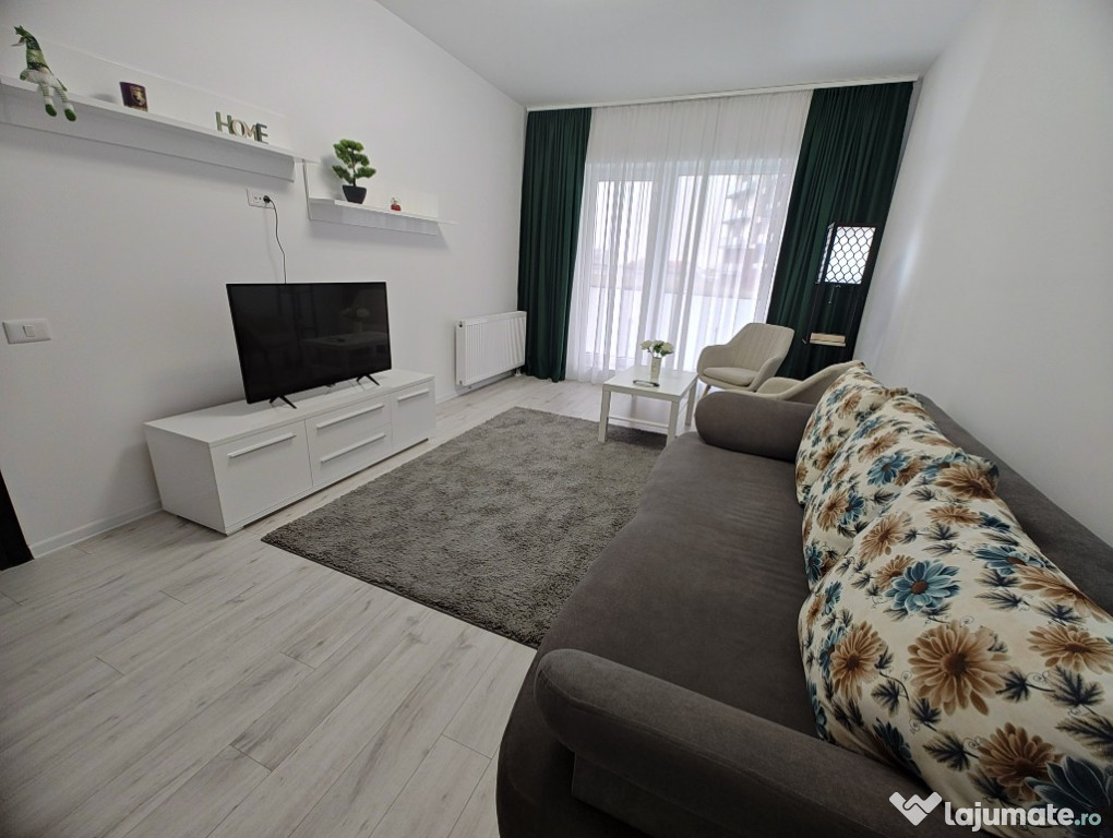 Proprietar, apartament 2.5 camere spațios, prima închiriere,decomandat