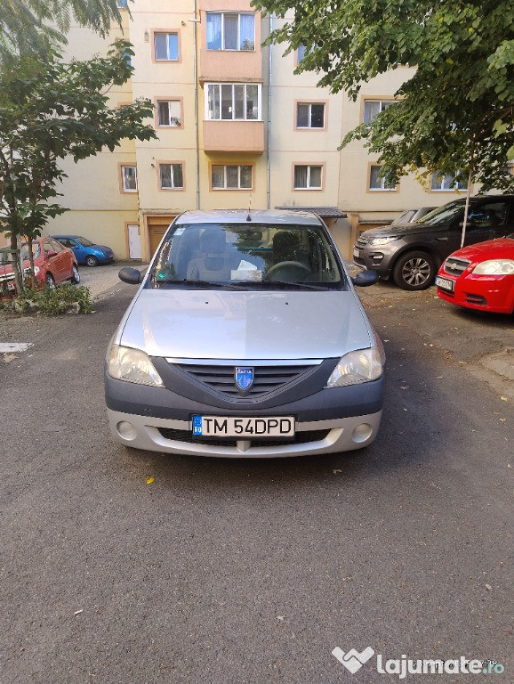 Vând DACIA Logan