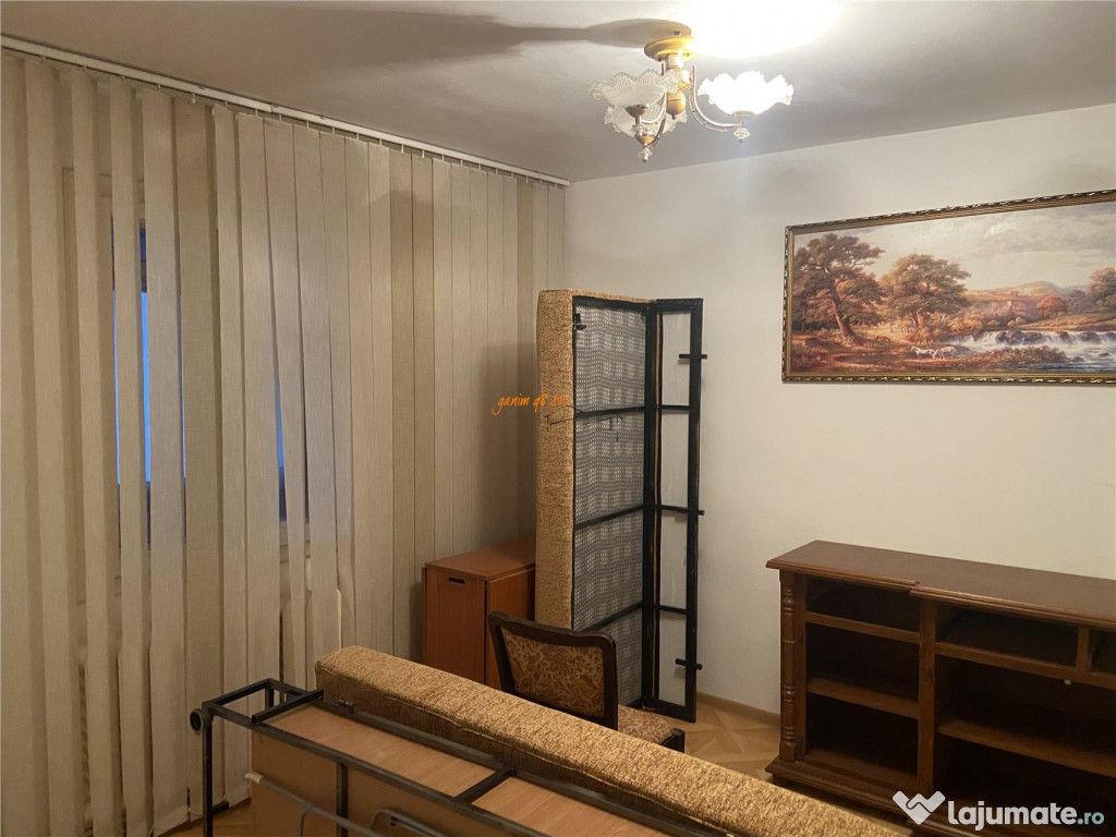 Apartament 3 camere , zona cartier Sud , et 2/4, decomandat,