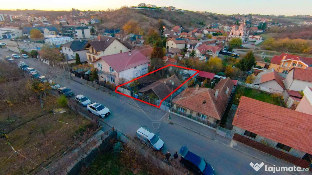 Casă cu 3 camere de vânzare în zona Centrală, Strada ...