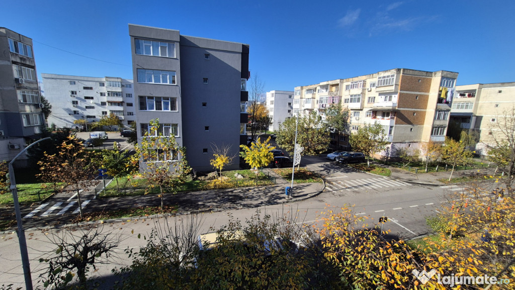 Apartament 3 camere, et. 2, în Rovinari, str. Plopilor