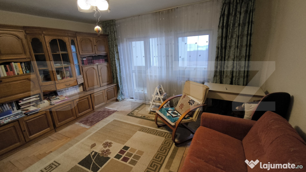 Apartament 3 camere, 77 mp, etaj intermediar, zona Obcini