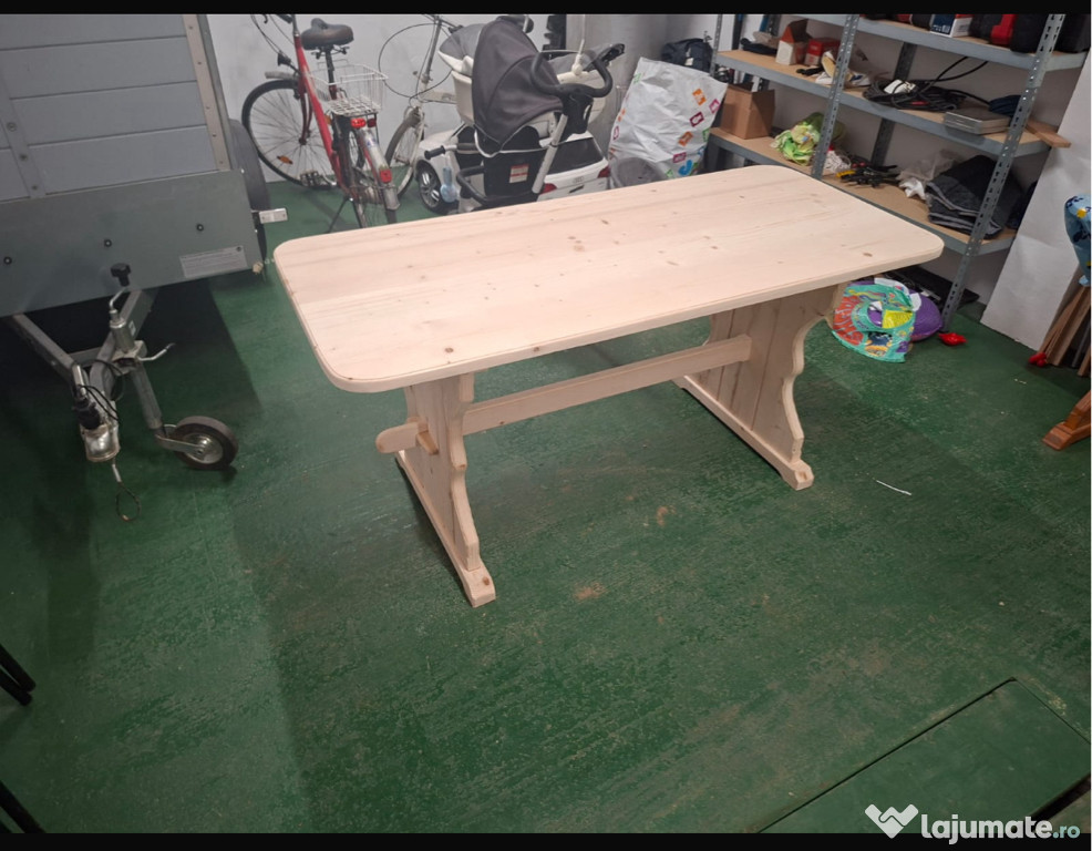 Masa și 4 scaune din lemn de brad