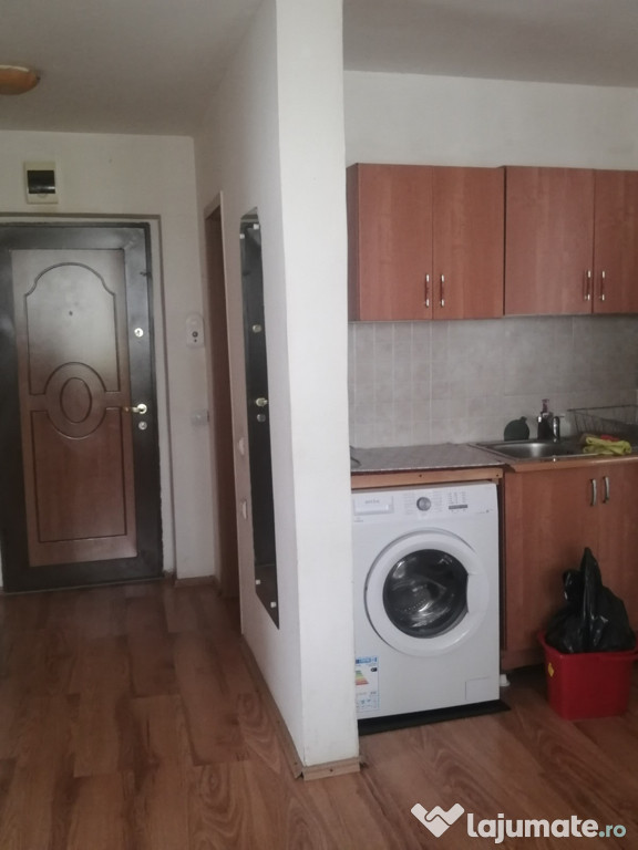 Închiriez apartament