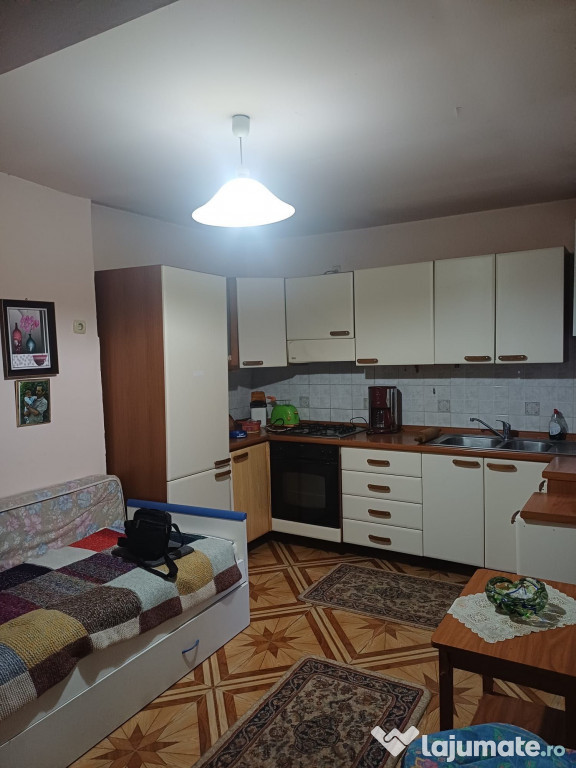 Apartament 4 camere zona Patria