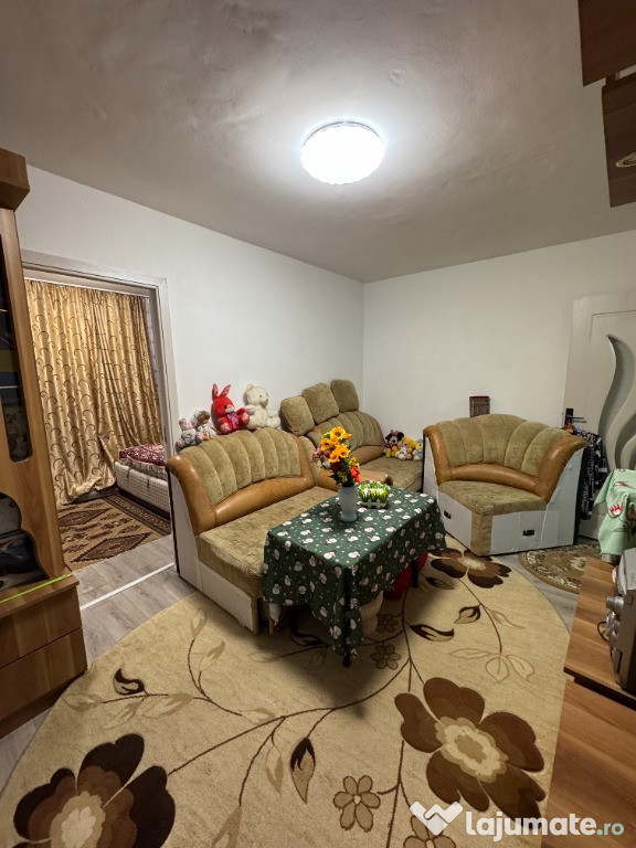 Vand apartament cu 2 camere