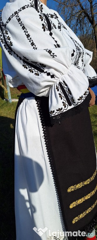 Costum traditional Ardeal