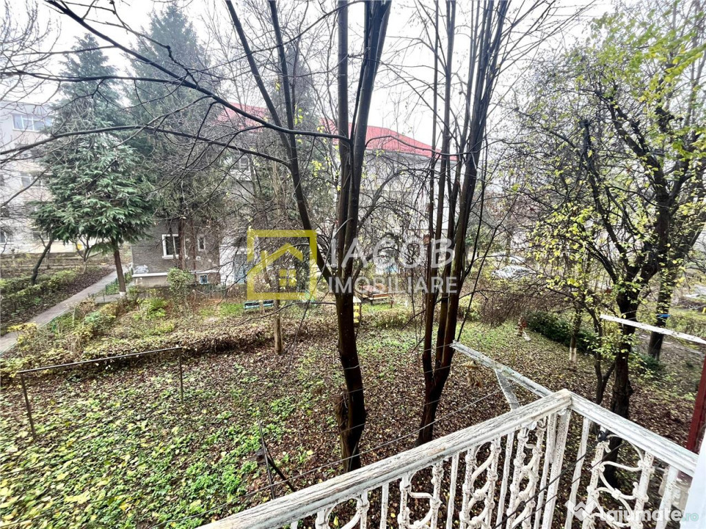 Apartament 2 CD, zona Aviatorilor, etaj 1, Bacau