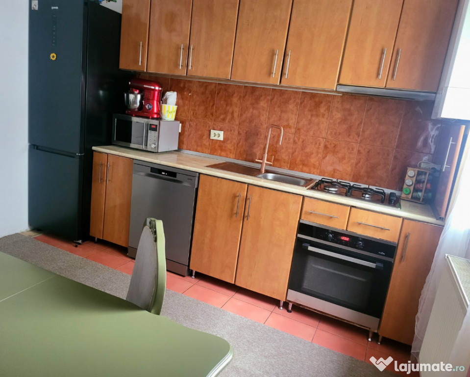 Apartament 2 camere decomandat,zona Stejarului