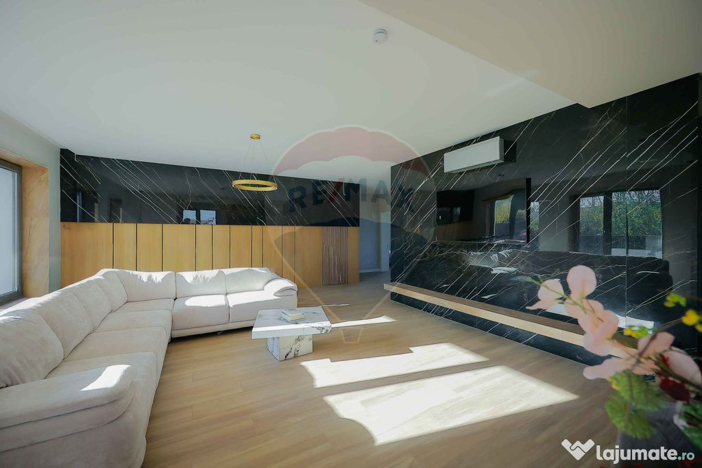 De vânzare Vilă cu 8 camere în Sânmartin, 290 mp util...