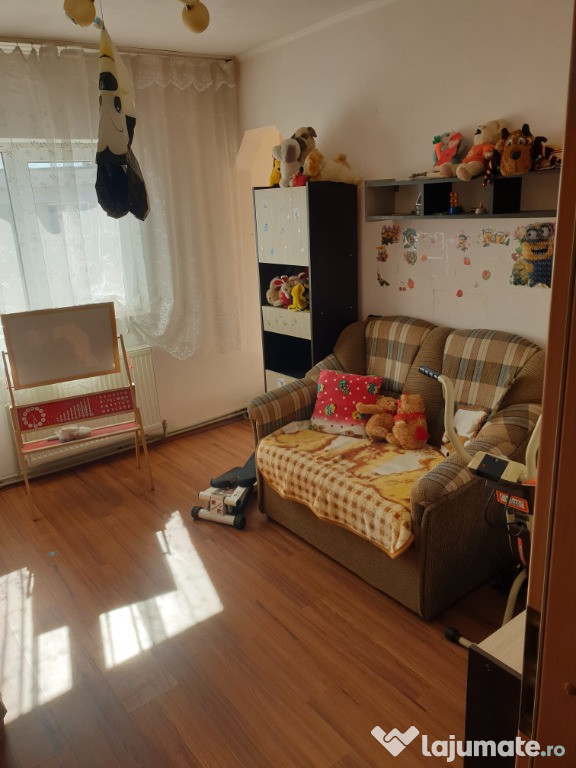 Apartament 3 camere, de vanzare