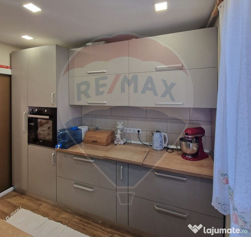 Apartament cu 4 camere de vânzare în zona Ultracentral