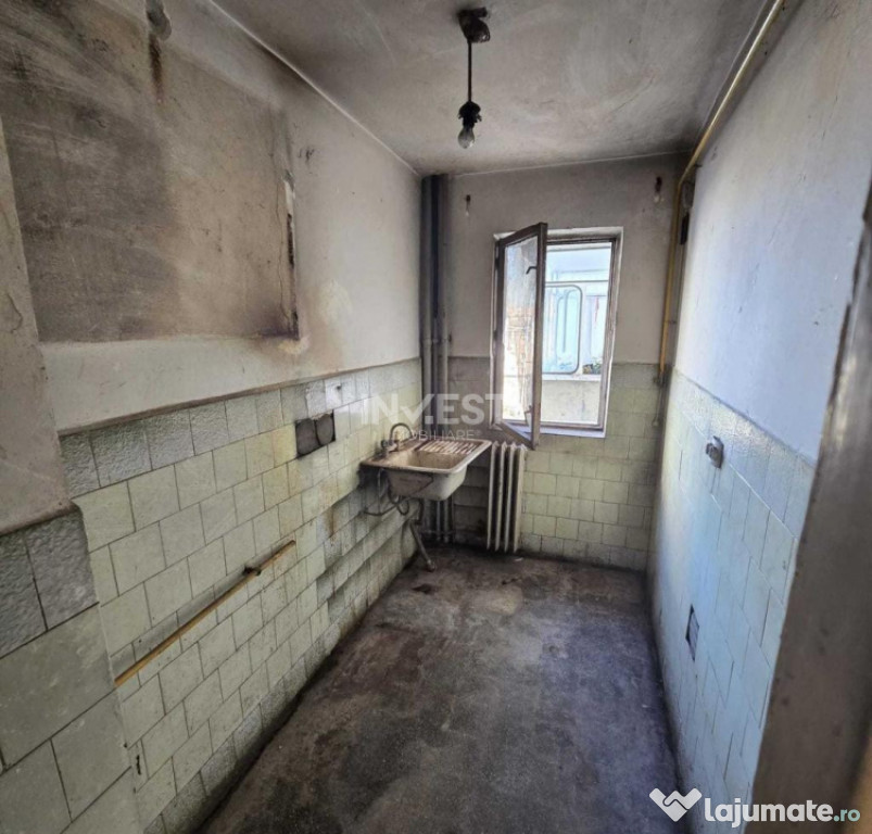 DE VANZARE-APARTAMENT 2 CAMERE-DECOMANDAT-MIRCEA CEL BATRAN