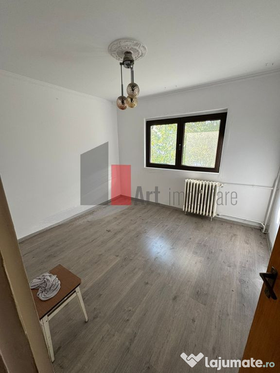 De vânzare – Apartament 3 camere, Sector 4