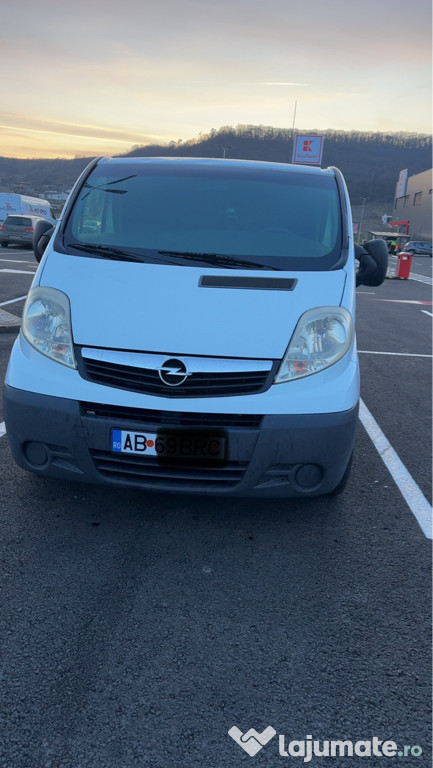 Vând Opel Vivaro 8+1