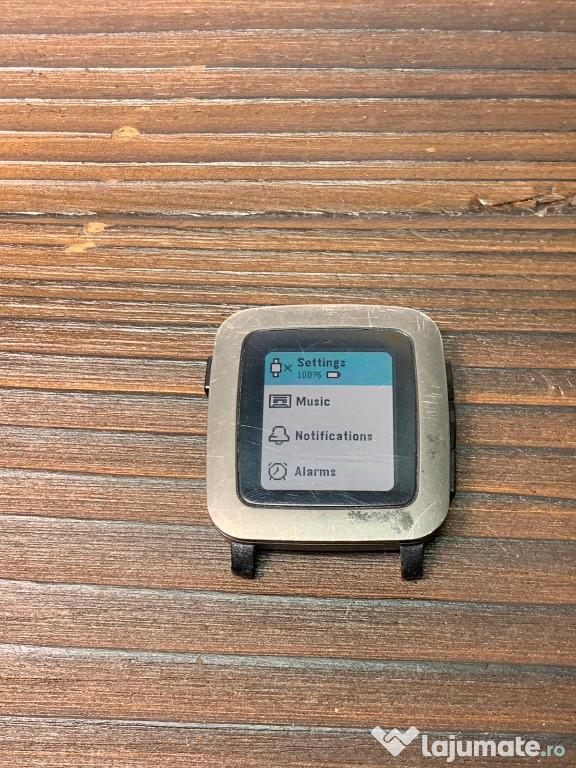 Vând Pebble Time (smartwatch)