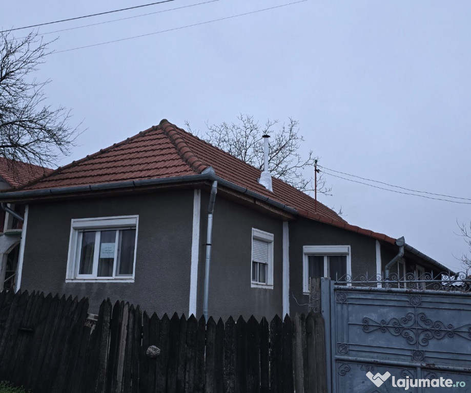 Casa de vanzare in Tasad Dragesti