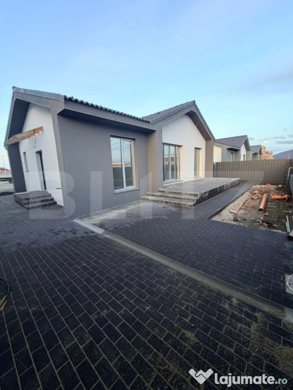 Casă de vânzare în Sânpetru – teren 300 m², suprafaț