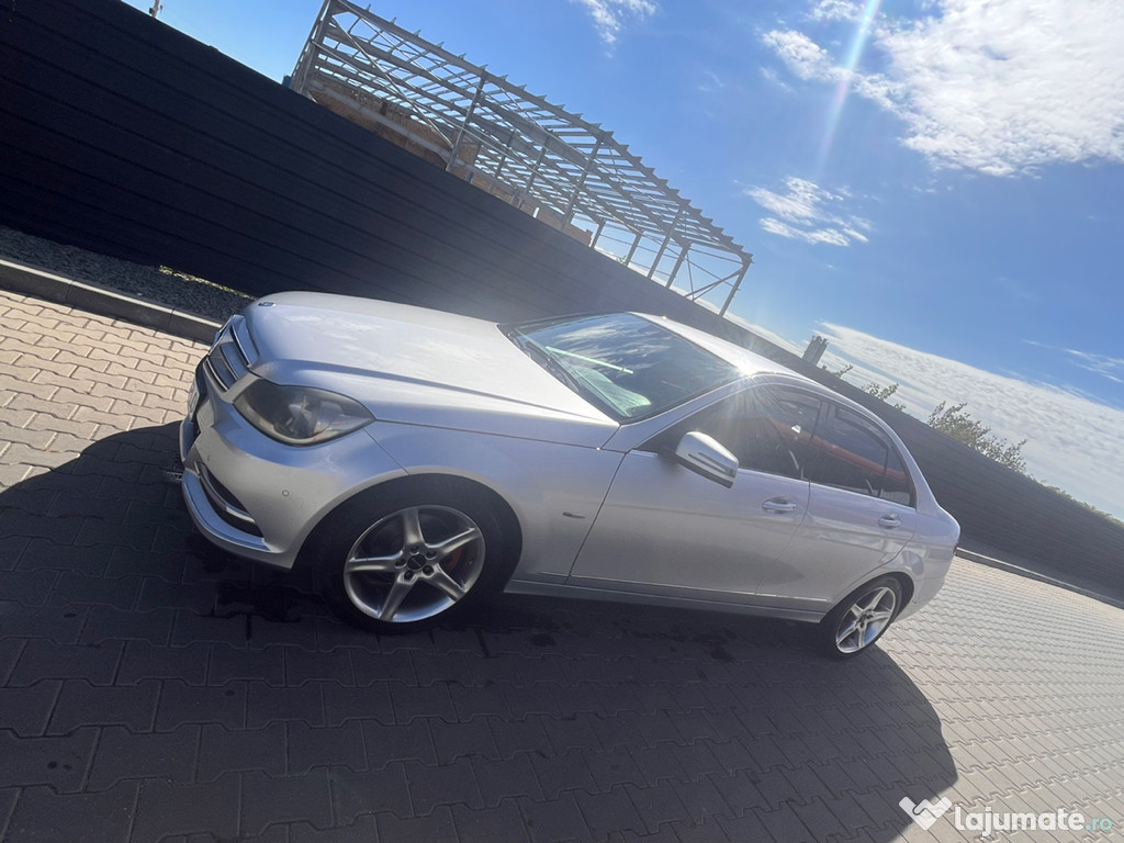 Mercedes C200, anul 2012